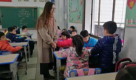 美女老师的驻颜秘方，家长们都惊呆了！